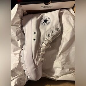 Womens Converse Chuck Taylor All Star Hi Lugged Sneaker - White Size 9